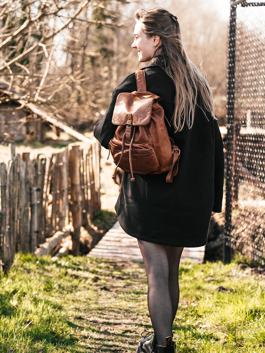 Sac à Dos The Chesterfield Brand Polished Jace - Élégant et Fonctionnel – Image 13