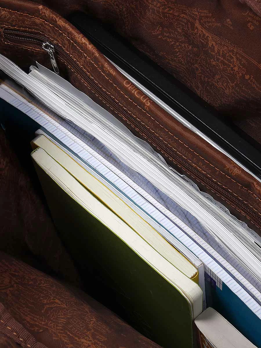 Sacoche Ordinateur JUMP Uppsala Cuir 17 Pouces - Élégance et Fonctionnalité – Image 9